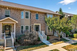 544 Queens Court Place, St Charles, MO 63376