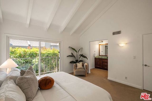 32 Village Pkwy, Santa Monica, CA 90405