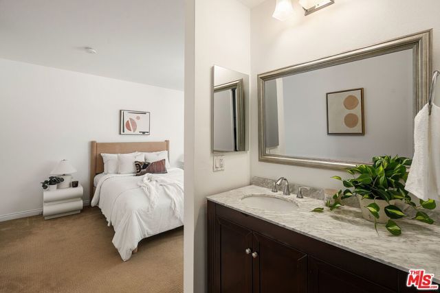 32 Village Pkwy, Santa Monica, CA 90405