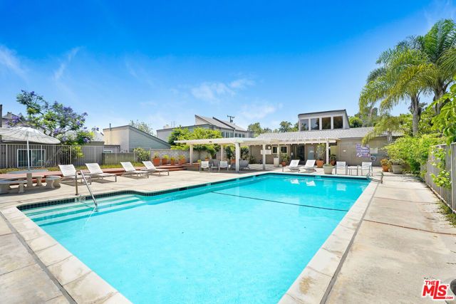 32 Village Pkwy, Santa Monica, CA 90405