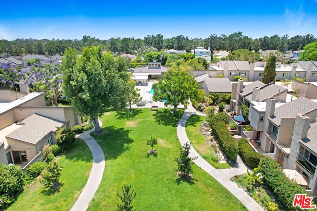 32 Village Pkwy, Santa Monica, CA 90405
