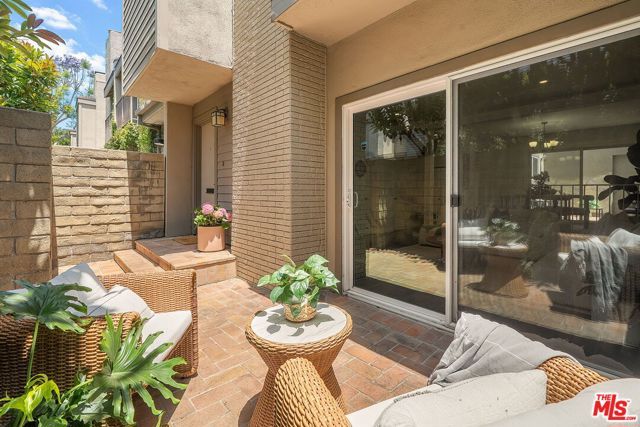 32 Village Pkwy, Santa Monica, CA 90405