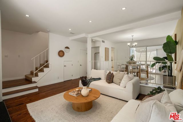 32 Village Pkwy, Santa Monica, CA 90405