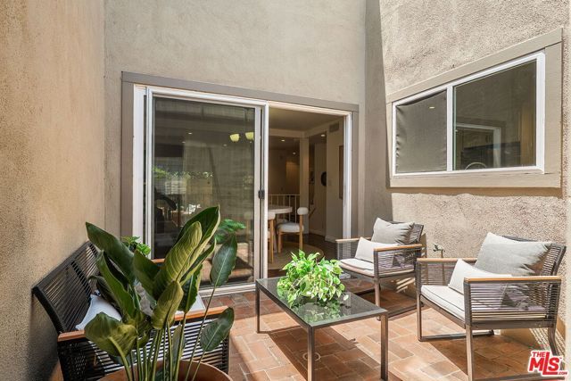 32 Village Pkwy, Santa Monica, CA 90405