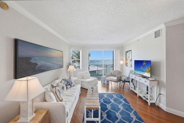 975 NW Flagler Avenue 302, Stuart, FL 34994