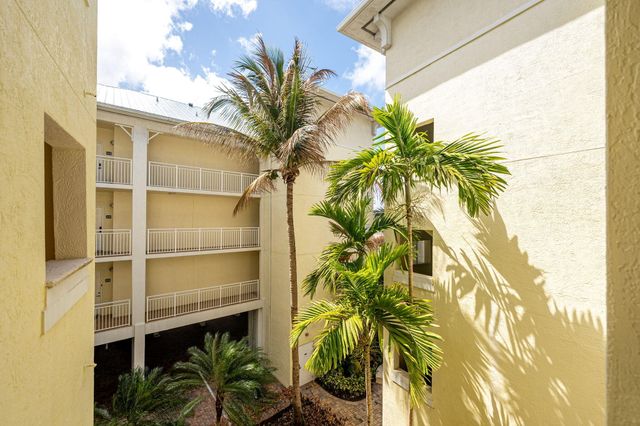 975 NW Flagler Avenue 302, Stuart, FL 34994
