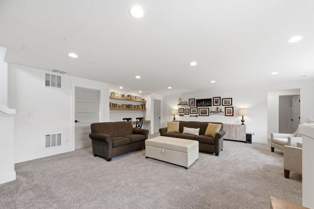 3580 N Bluestem Ct, Rose Hill, KS 67133