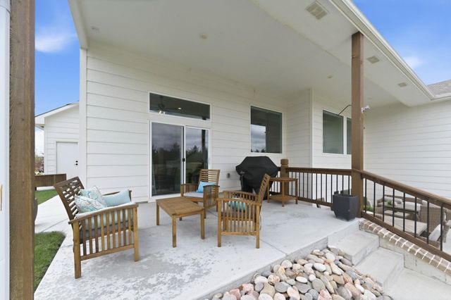 3580 N Bluestem Ct, Rose Hill, KS 67133