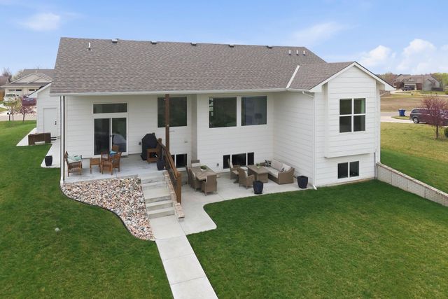 3580 N Bluestem Ct, Rose Hill, KS 67133