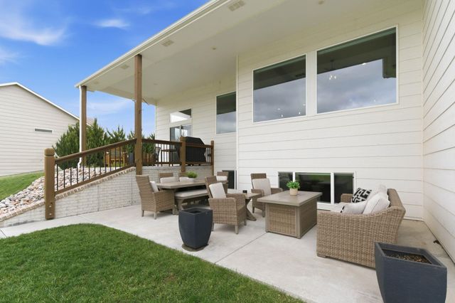 3580 N Bluestem Ct, Rose Hill, KS 67133