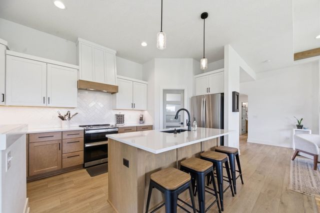 3580 N Bluestem Ct, Rose Hill, KS 67133