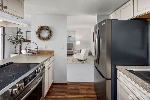 2511 S 248th St #B12, Kent, WA 98032