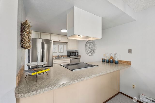 2511 S 248th St #B12, Kent, WA 98032
