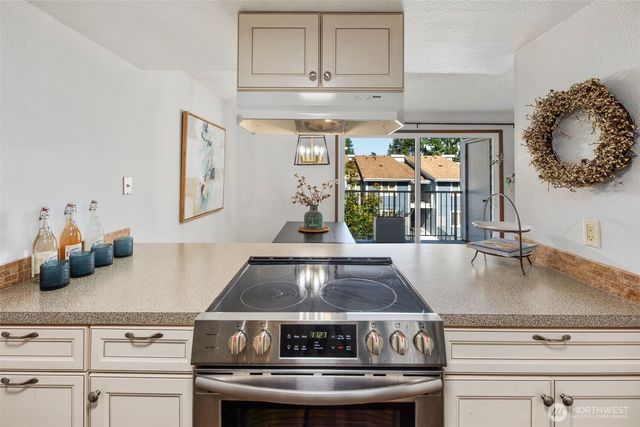 2511 S 248th St #B12, Kent, WA 98032
