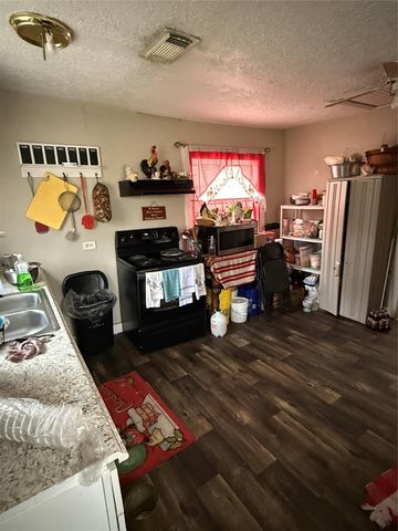 701 E Bernard Street, West Columbia, TX 77486