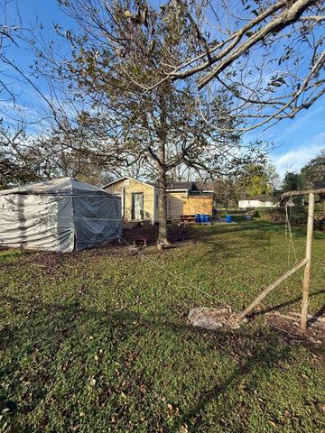 701 E Bernard Street, West Columbia, TX 77486