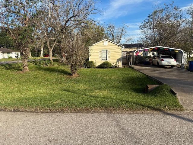 701 E Bernard Street, West Columbia, TX 77486