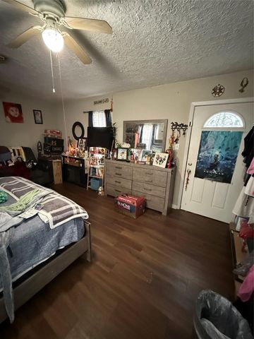 701 E Bernard Street, West Columbia, TX 77486