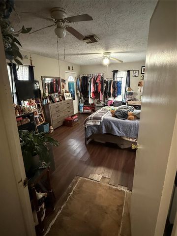 701 E Bernard Street, West Columbia, TX 77486