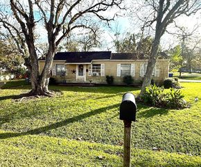 701 E Bernard Street, West Columbia, TX 77486