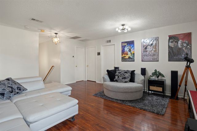 1428 Creekview Drive, Lewisville, TX 75067