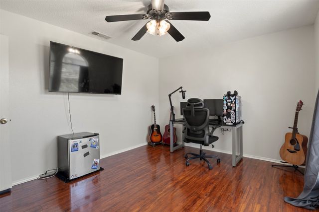 1428 Creekview Drive, Lewisville, TX 75067