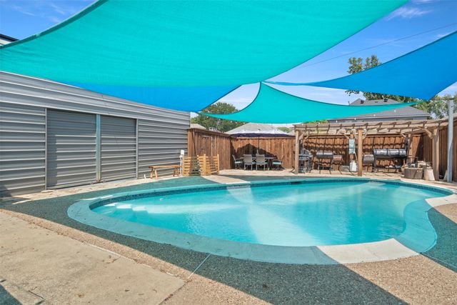 1428 Creekview Drive, Lewisville, TX 75067