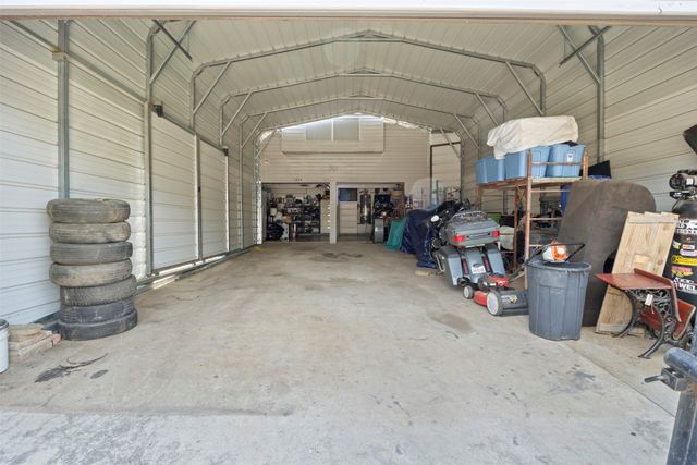 1428 Creekview Drive, Lewisville, TX 75067