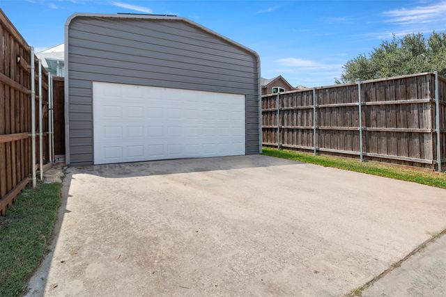 1428 Creekview Drive, Lewisville, TX 75067