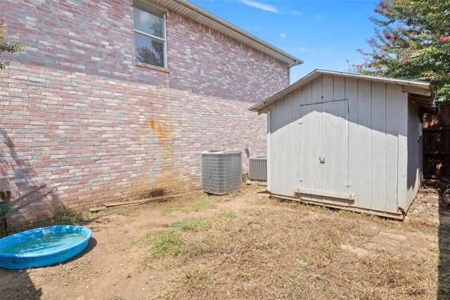 1428 Creekview Drive, Lewisville, TX 75067