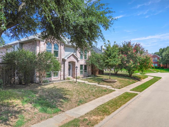 1428 Creekview Drive, Lewisville, TX 75067