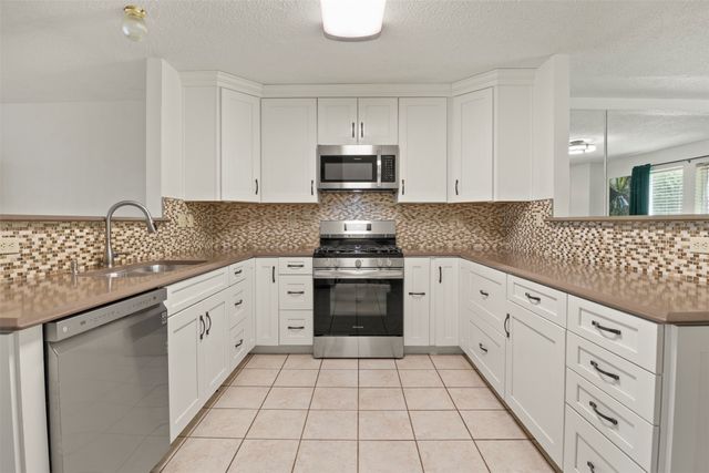 1428 Creekview Drive, Lewisville, TX 75067