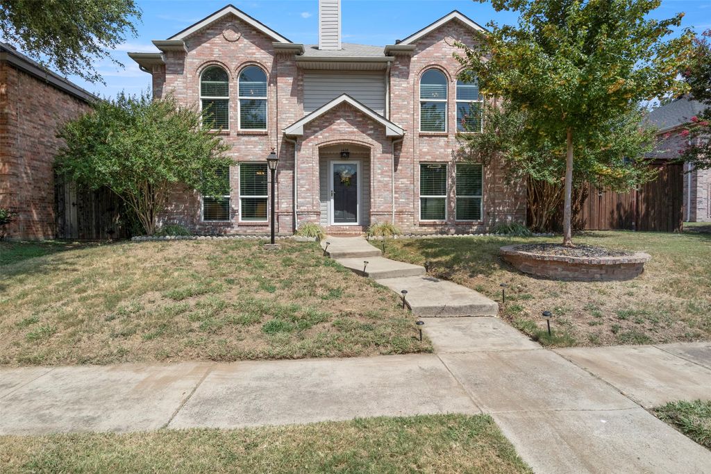 1428 Creekview Drive, Lewisville, TX 75067