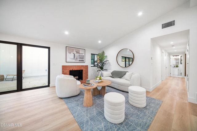 5623 Oso Avenue, Woodland Hills, CA 91367