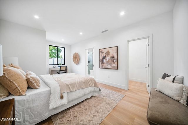 5623 Oso Avenue, Woodland Hills, CA 91367