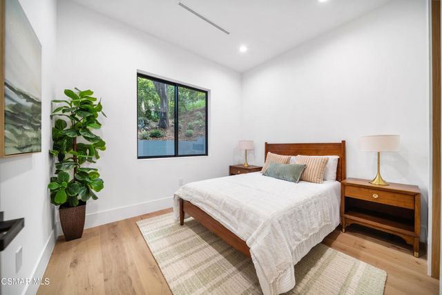 5623 Oso Avenue, Woodland Hills, CA 91367