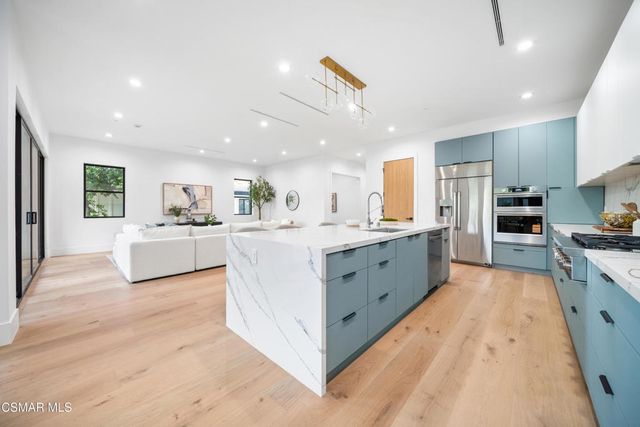 5623 Oso Avenue, Woodland Hills, CA 91367