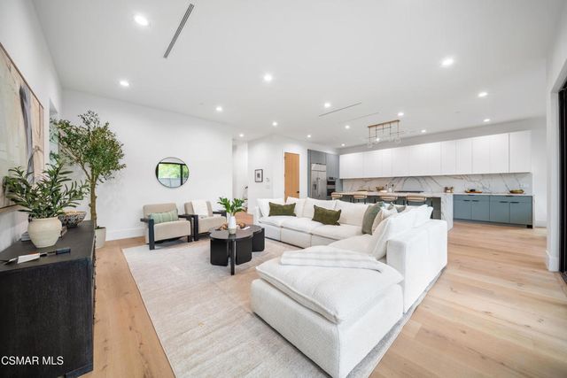 5623 Oso Avenue, Woodland Hills, CA 91367