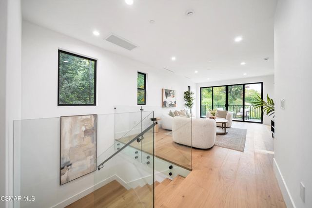 5623 Oso Avenue, Woodland Hills, CA 91367