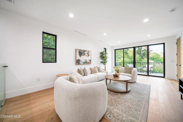 5623 Oso Avenue, Woodland Hills, CA 91367