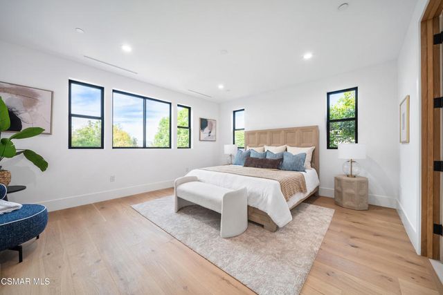 5623 Oso Avenue, Woodland Hills, CA 91367