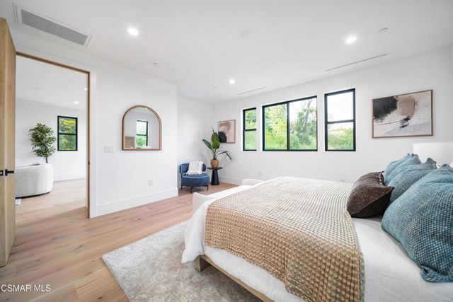 5623 Oso Avenue, Woodland Hills, CA 91367