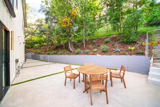 5623 Oso Avenue, Woodland Hills, CA 91367