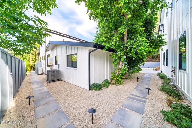 5623 Oso Avenue, Woodland Hills, CA 91367