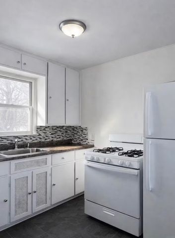 704 W 1st Street, Waterloo, IA 50701