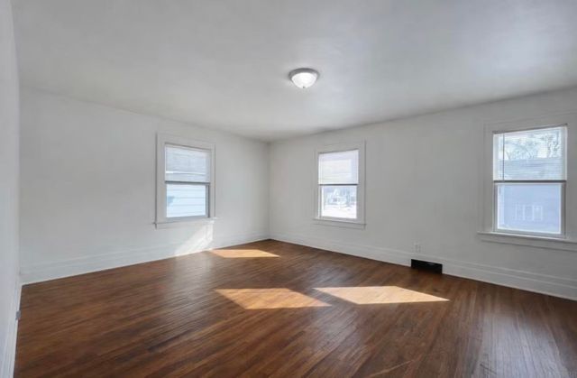 704 W 1st Street, Waterloo, IA 50701
