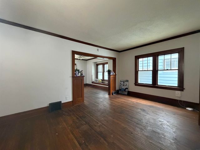 704 W 1st Street, Waterloo, IA 50701