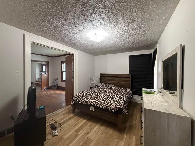 704 W 1st Street, Waterloo, IA 50701