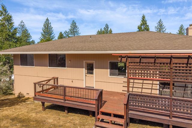 939 Fairway Ct, Murphys, CA 95247