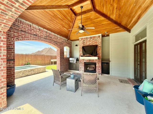 104 Hemlock Drive, Youngsville, LA 70592